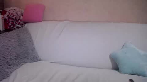 Mia online show from September 2025 08:05:01 AM