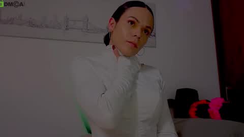 Snapshot of miavero chatting on October 2025 04:40:02 PM Mia online show from October 2025 04:40:02 PM