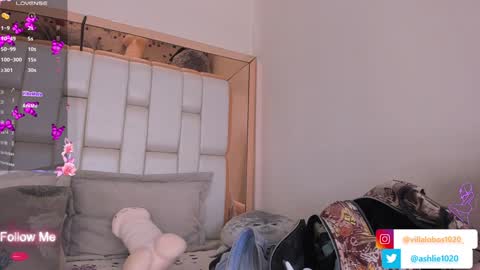 Mia Villalobos online show from December 2024 01:28:02 PM