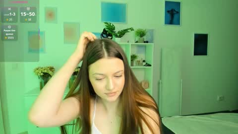 Mia online show from September 2025 04:05:02 AM