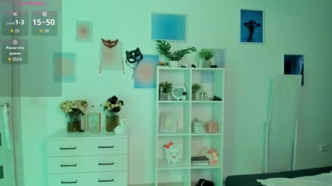 Mia online show from October 2025 04:41:02 AM