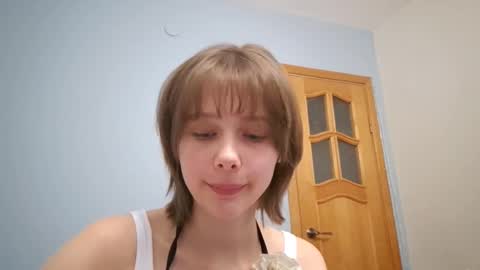 Luna online show from October 2025 05:35:01 PM