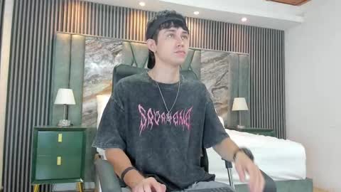 Snapshot of michaeel_blue chatting on September 2025 01:16:02 PM Michael online show from September 2025 01:16:02 PM