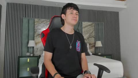 Snapshot of michaeel_blue chatting on October 2025 03:21:01 PM Michael online show from October 2025 03:21:01 PM