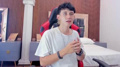 Snapshot of michaeel_blue chatting on October 2025 08:33:01 PM Michael online show from October 2025 08:33:01 PM