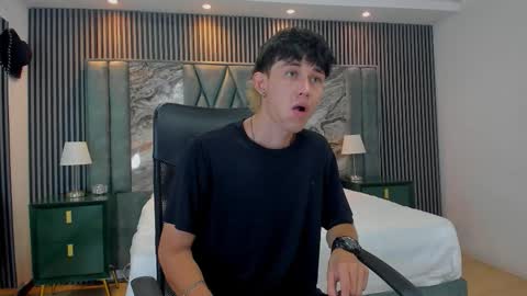 Snapshot of michaeel_blue chatting on October 2025 02:35:01 PM Michael online show from October 2025 02:35:01 PM