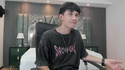 Snapshot of michaeel_blue chatting on October 2025 08:20:01 PM Michael online show from October 2025 08:20:01 PM