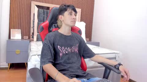 Snapshot of michaeel_blue chatting on November 2025 09:06:02 PM Michael online show from November 2025 09:06:02 PM