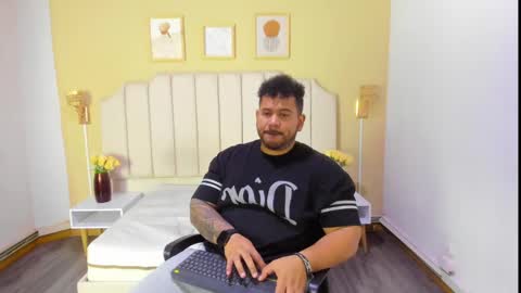 Snapshot of michael_hill1 chatting on October 2025 07:53:01 PM MICHAEL online show from October 2025 07:53:01 PM