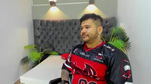 Snapshot of michael_hill1 chatting on November 2025 01:32:01 PM MICHAEL online show from November 2025 01:32:01 PM