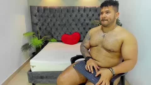 Snapshot of michael_hill1 chatting on November 2025 01:38:02 AM MICHAEL online show from November 2025 01:38:02 AM