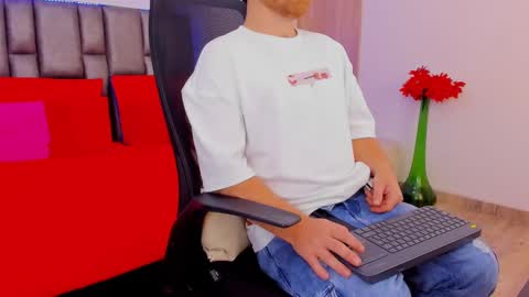 Michael  Contenido explcito online show from September 2025 02:00:02 AM
