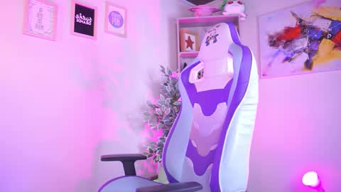 MICHELLE CHANG online show from November 2025 06:18:01 PM