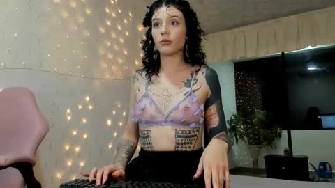 Michelle Ramirez online show from November 2025 07:11:02 AM