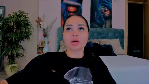 Snapshot of michellereys chatting on September 2025 05:51:01 PM michellereys online show from September 2025 05:51:01 PM