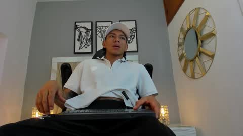 mickey online show from October 2025 07:02:02 PM