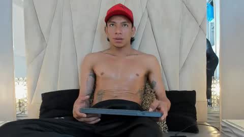 mickey online show from October 2025 08:30:01 PM