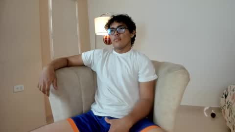 Snapshot of micky_luxe chatting on December 2025 06:36:02 PM micky_luxe online show from December 2025 06:36:02 PM