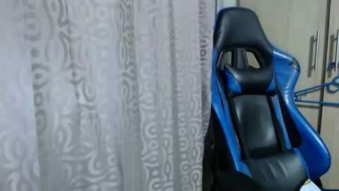 Snapshot of miculohot chatting on January 2025 02:25:01 AM vanesa sexy online show from January 2025 02:25:01 AM