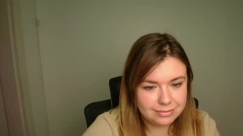 Snapshot of midnightmariana chatting on October 2025 11:50:01 AM Mariana online show from October 2025 11:50:01 AM