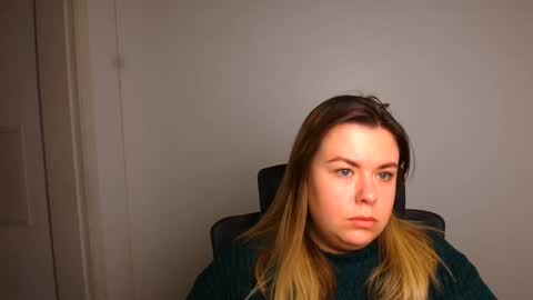 Snapshot of midnightmariana chatting on November 2025 07:02:02 AM Mariana online show from November 2025 07:02:02 AM