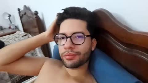 Snapshot of midoumas1 chatting on November 2025 08:39:02 AM Sam online show from November 2025 08:39:02 AM