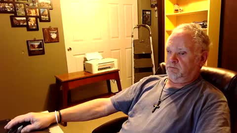 Snapshot of midwestdad09 chatting on September 2025 01:55:01 AM midwestdad09 online show from September 2025 01:55:01 AM