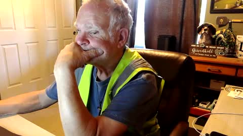 Snapshot of midwestdad09 chatting on October 2025 02:04:01 PM midwestdad09 online show from October 2025 02:04:01 PM