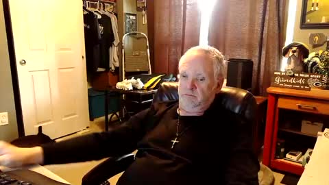 Snapshot of midwestdad09 chatting on October 2025 06:29:01 PM midwestdad09 online show from October 2025 06:29:01 PM