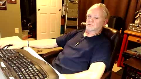 Snapshot of midwestdad09 chatting on October 2025 10:58:02 AM midwestdad09 online show from October 2025 10:58:02 AM