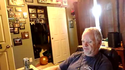 Snapshot of midwestdad09 chatting on October 2025 01:57:02 PM midwestdad09 online show from October 2025 01:57:02 PM