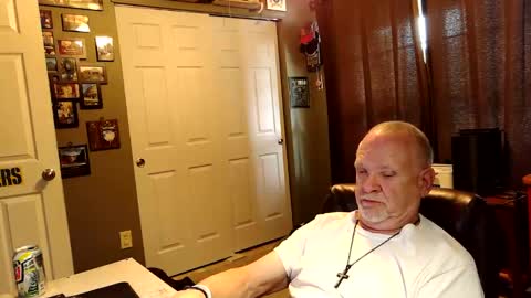 Snapshot of midwestdad09 chatting on October 2025 06:13:02 PM midwestdad09 online show from October 2025 06:13:02 PM