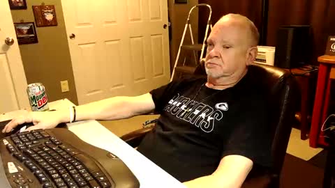 Snapshot of midwestdad09 chatting on October 2025 10:41:02 AM midwestdad09 online show from October 2025 10:41:02 AM