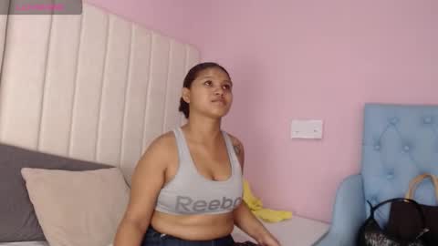 Snapshot of miel_alisha chatting on December 2025 12:43:02 PM miel online show from December 2025 12:43:02 PM