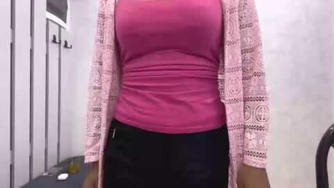 Snapshot of mieshasegura chatting on November 2025 06:52:02 PM Mia online show from November 2025 06:52:02 PM