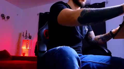 Snapshot of mightyaaron chatting on September 2025 01:52:01 AM MightyAaron online show from September 2025 01:52:01 AM