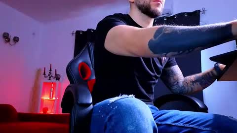 Snapshot of mightyaaron chatting on October 2025 02:35:02 PM MightyAaron online show from October 2025 02:35:02 PM