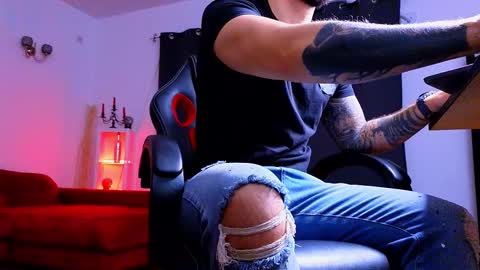 Snapshot of mightyaaron chatting on October 2025 02:33:01 AM MightyAaron online show from October 2025 02:33:01 AM