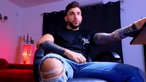 Snapshot of mightyaaron chatting on October 2025 03:51:02 AM MightyAaron online show from October 2025 03:51:02 AM