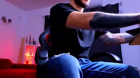 Snapshot of mightyaaron chatting on October 2025 02:48:02 AM MightyAaron online show from October 2025 02:48:02 AM