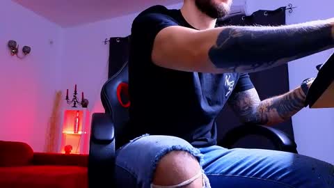 Snapshot of mightyaaron chatting on October 2025 04:27:01 AM MightyAaron online show from October 2025 04:27:01 AM