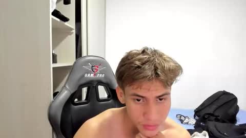 Snapshot of miguel_hz chatting on November 2025 11:07:02 PM Miguel Hernandez online show from November 2025 11:07:02 PM