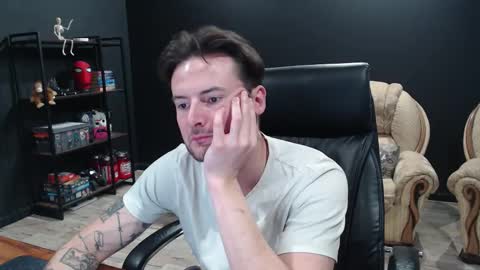 Misha Winchester online show from November 2025 01:22:01 PM