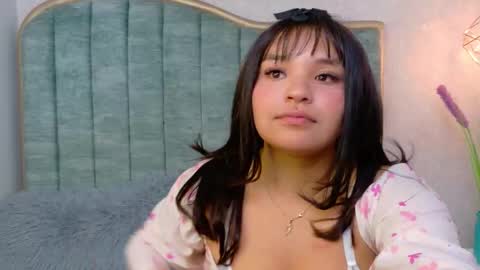 Snapshot of miia_aurora chatting on November 2025 04:12:02 AM MIA online show from November 2025 04:12:02 AM