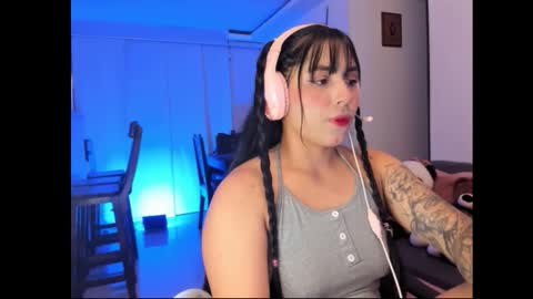 Snapshot of miia_kay_ chatting on October 2025 02:33:01 AM Miia Kay online show from October 2025 02:33:01 AM