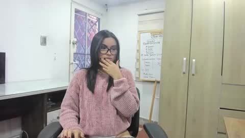 Snapshot of miia_palmerr chatting on December 2024 02:47:02 PM Mia online show from December 2024 02:47:02 PM