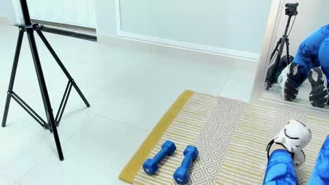 Mia  online show from October 2025 10:33:01 AM