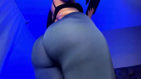 mia online show from October 2025 09:43:02 PM