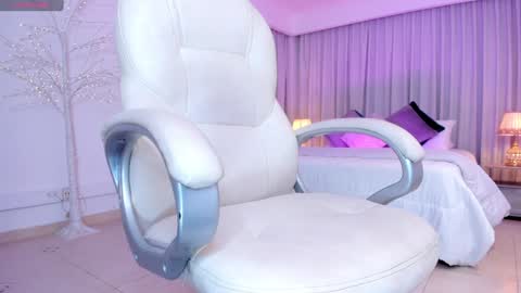 Snapshot of miiaa_evans chatting on January 2025 04:30:01 AM Mia online show from January 2025 04:30:01 AM