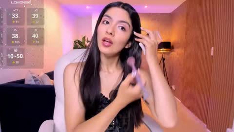 Snapshot of miiaa_evans chatting on September 2025 11:04:02 AM Mia online show from September 2025 11:04:02 AM